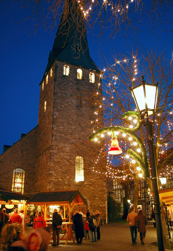 Weihnachtliche St. Georgs-KIrche